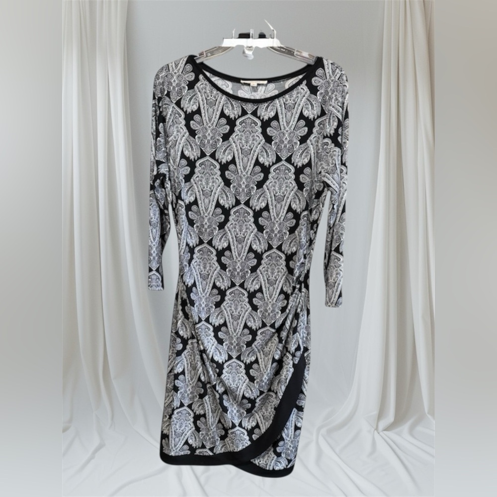 41 Hawthorn Elegant Black and White Patterned Dress